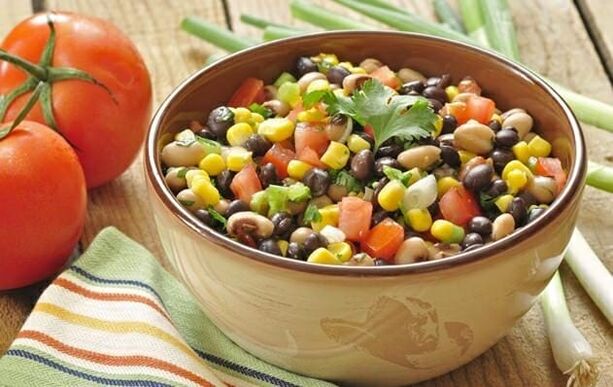 Salada de vegetais diet podem ser incluídos no menu ao perder peso com alimentação adequada